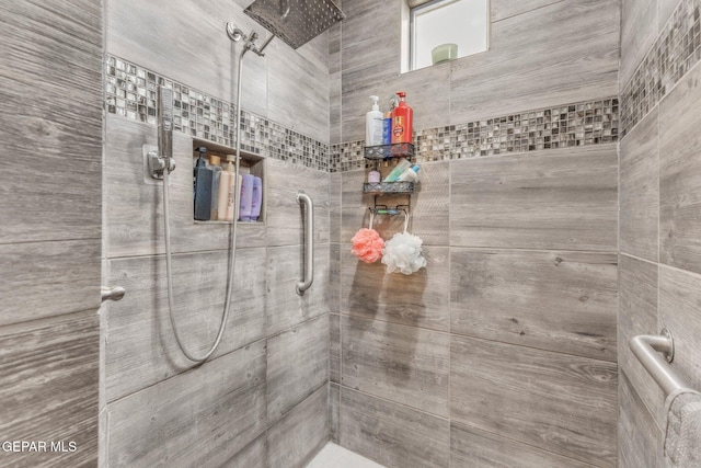 237 Gonzalo Cir, El Paso, TX 79932 - full bathroom featuring a tile shower
