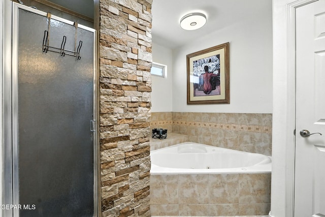 12301 Tierra Limpa Dr, El Paso, TX 79938 - full bath with a jetted tub and a stall shower