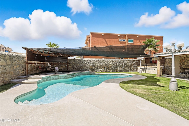 12301 Tierra Limpa Dr, El Paso, TX 79938 - view of swimming pool with an outdoor kitchen, a patio area, a fenced backyard, and an outdoor bar