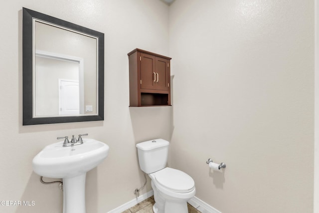 541 Sunset Valley Ave, Socorro, TX 79927 - half bathroom featuring baseboards and tile patterned floors