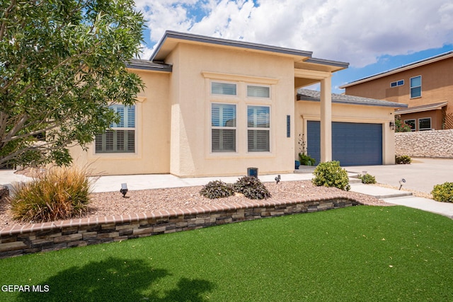 7317 Kiowa Creek Dr, El Paso, TX 79911 - view of front of home featuring stucco siding, an attached garage, driveway, and a front lawn