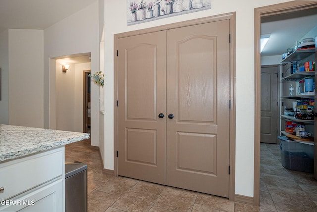 7317 Kiowa Creek Dr, El Paso, TX 79911 - entryway featuring baseboards