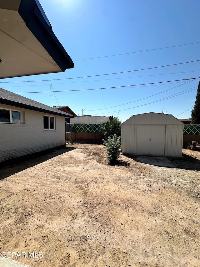 7216 Amethyst Rd, El Paso, TX 79915 - view of yard featuring a shed