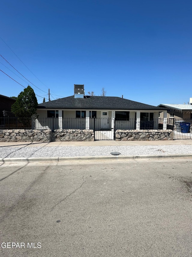 7216 Amethyst Rd, El Paso, TX 79915 - view of front of house featuring a fenced front yard