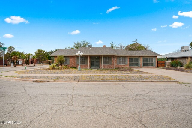 407 Bruce Pl, Horizon City, TX 79928 - photo 1