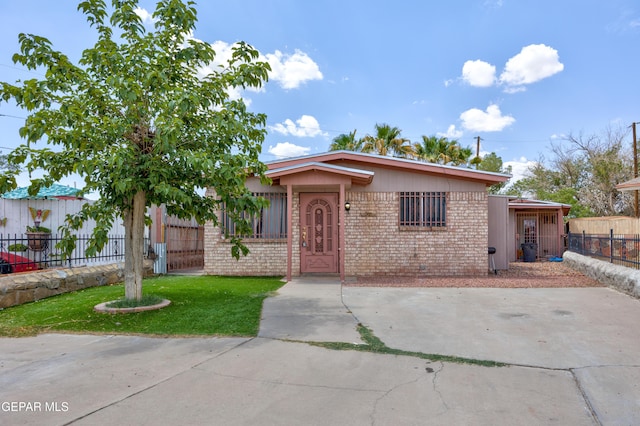 123 Marquita Ln, El Paso, TX 79915 - view of front of home with brick siding