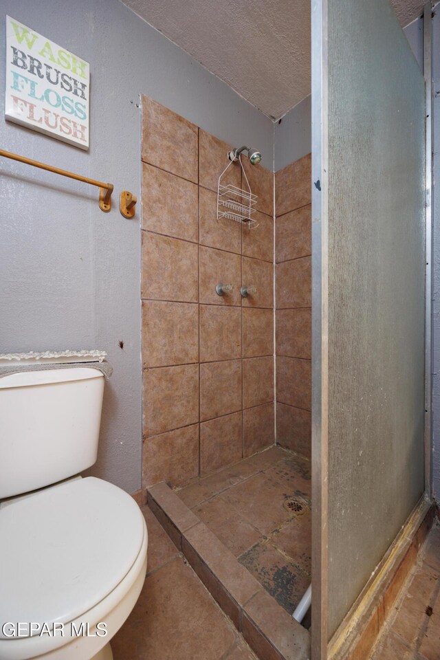 123 Marquita Ln, El Paso, TX 79915 - bathroom featuring a stall shower and a textured ceiling