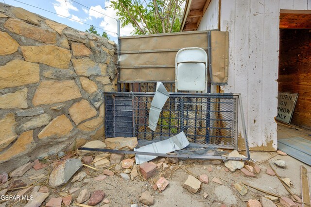 123 Marquita Ln, El Paso, TX 79915 - exterior view of stone siding