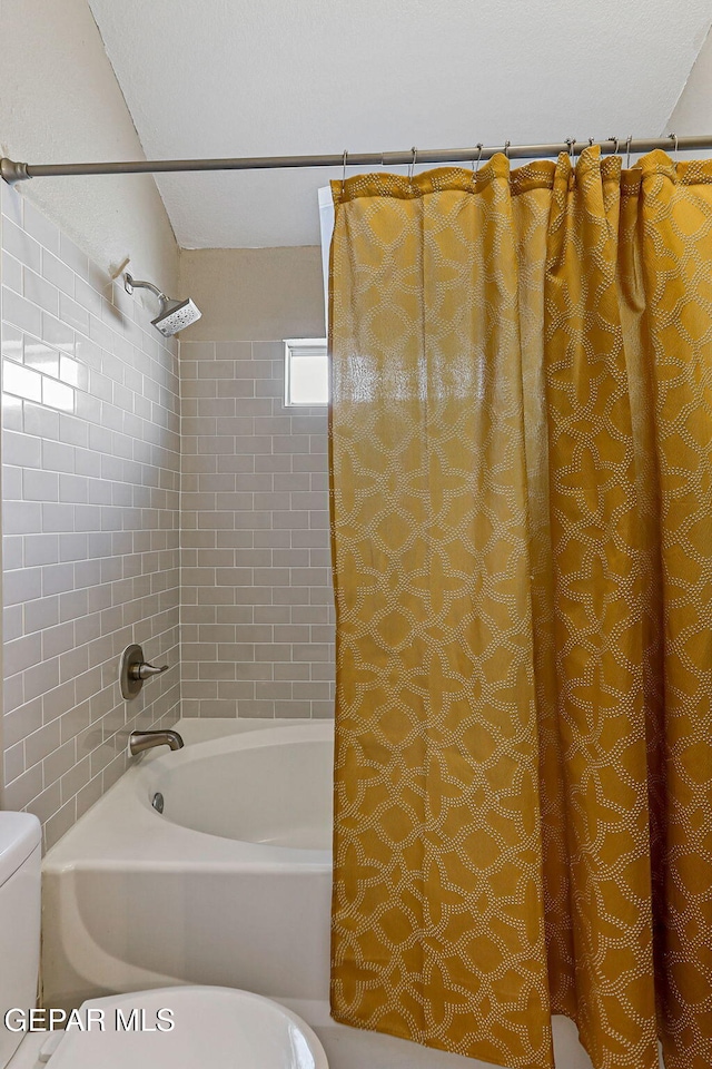 700 Milton Henry Ave, El Paso, TX 79932 - full bathroom with toilet and shower / tub combo with curtain
