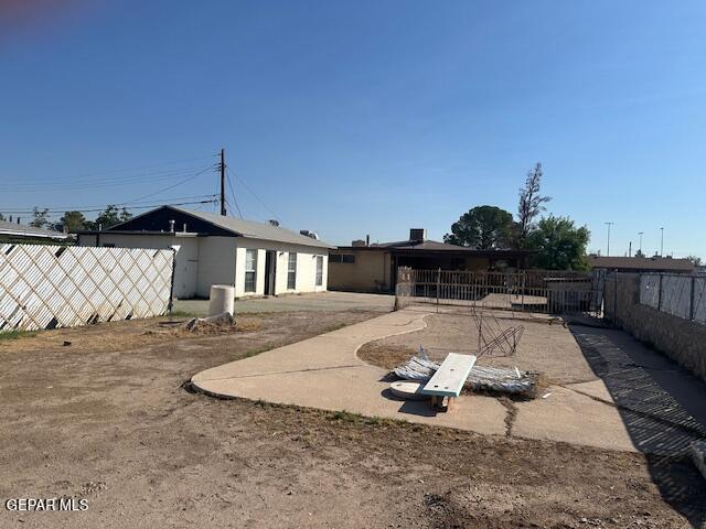 7190 Fatima Ave, El Paso, TX 79915 - back of house