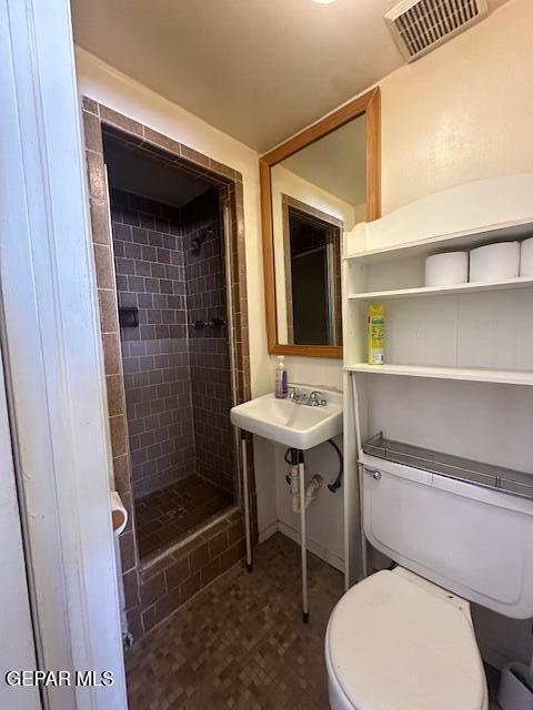 7190 Fatima Ave, El Paso, TX 79915 - bathroom featuring a stall shower and toilet