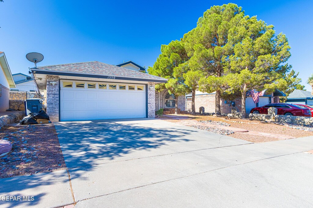 1550 Cezanne Cir, El Paso, TX 79936 - single story home featuring driveway, an attached garage, and brick siding