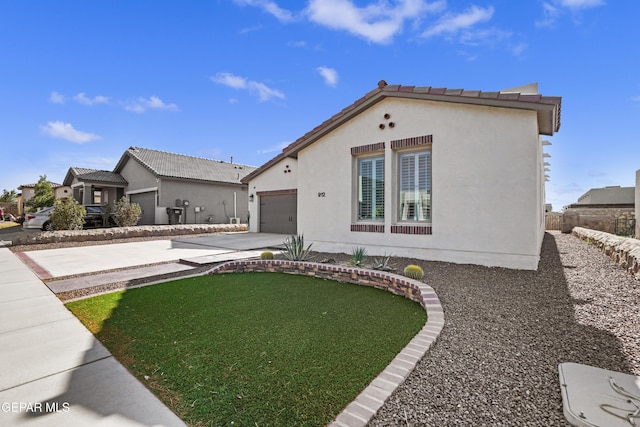 912 Malven Pl, El Paso, TX 79928 - view of side of home featuring driveway, an attached garage, and stucco siding
