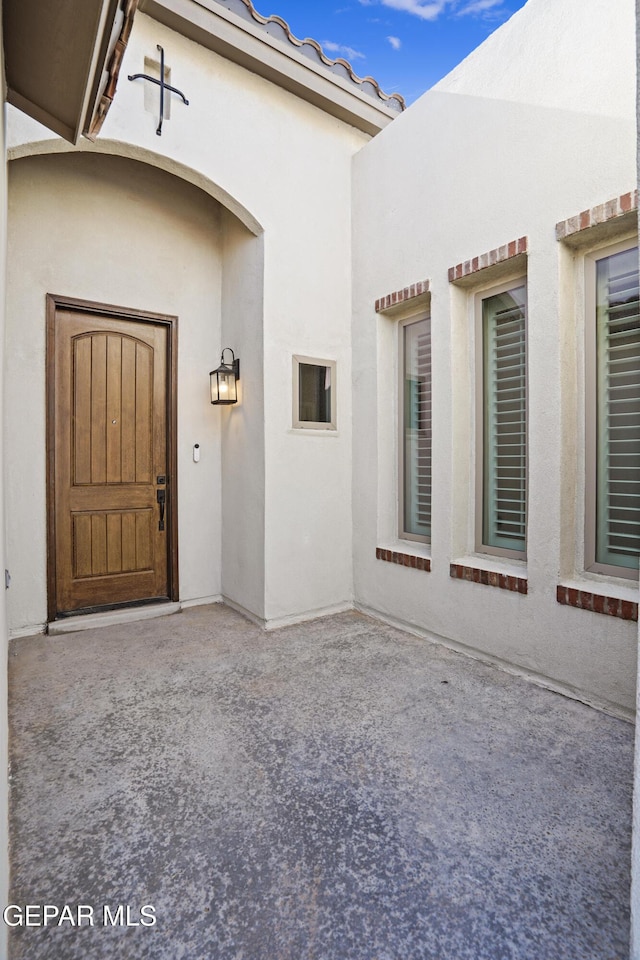 912 Malven Pl, El Paso, TX 79928 - entrance to property with stucco siding and a patio