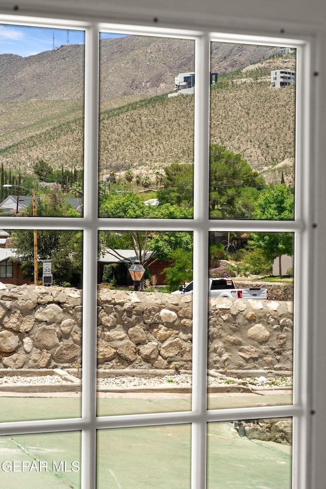 721 Mesita Dr, El Paso, TX 79902 - entryway featuring a mountain view