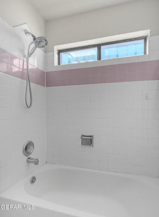 11713 Queens Garden Cir, El Paso, TX 79936 - bathroom featuring shower / washtub combination