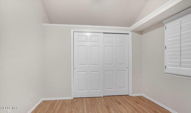 11713 Queens Garden Cir, El Paso, TX 79936 - unfurnished bedroom with light wood-style flooring, vaulted ceiling, and a closet