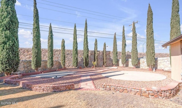 11713 Queens Garden Cir, El Paso, TX 79936 - fenced backyard featuring a patio area