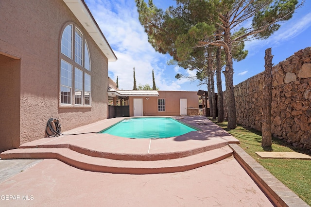 2072 Pueblo Nuevo Cir, El Paso, TX 79936 - view of pool featuring a patio and a fenced backyard