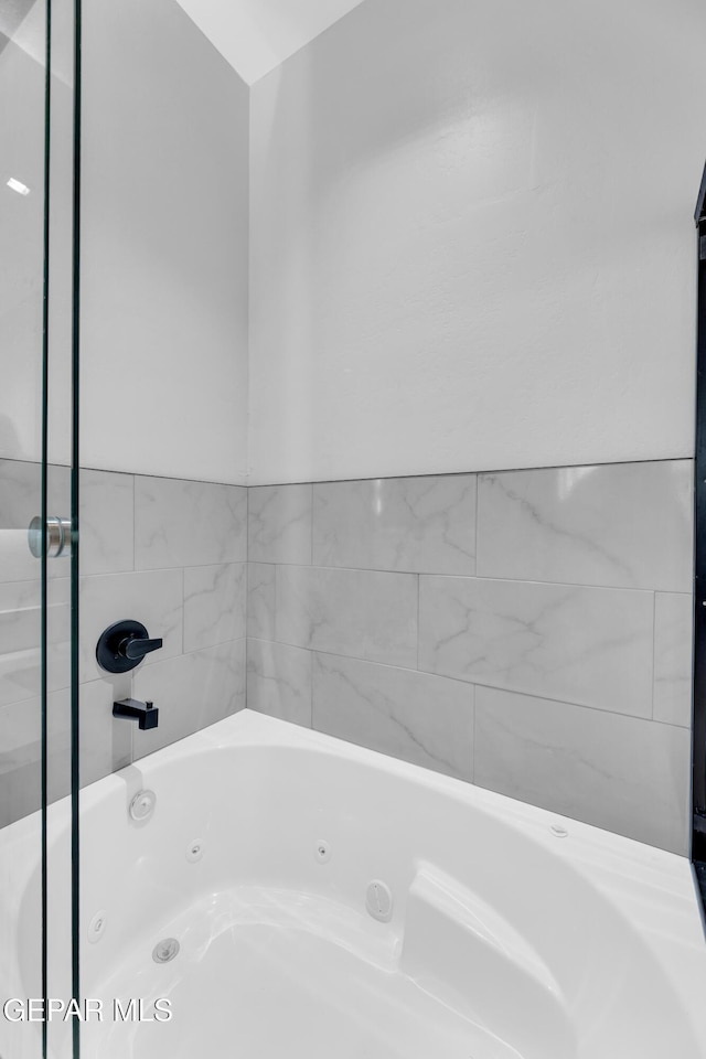 7549 Enchanted Park Dr 706849, El Paso, TX 79911 - bathroom featuring a tub with jets