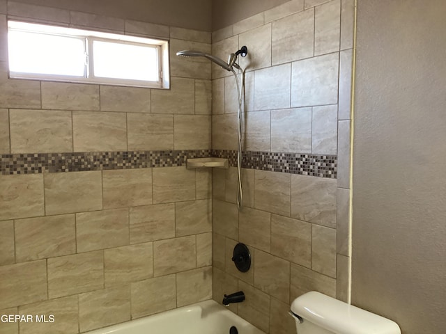 683 Juan Munoz Ct, El Paso, TX 79932 - bathroom with toilet and washtub / shower combination
