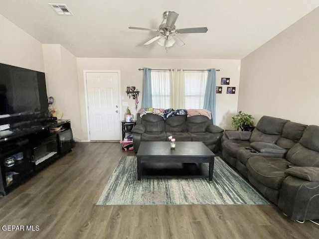 813 Nuevo Desierto Dr, Horizon City, TX 79928 - living area featuring wood finished floors and a ceiling fan