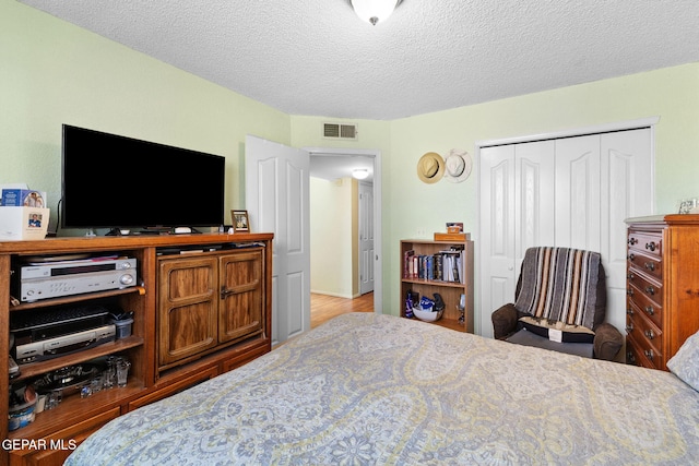 12090 Sterling Mary Way, El Paso, TX 79936 - bedroom with a closet and a textured ceiling