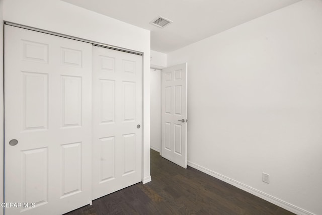 10121 Monaco Dr, El Paso, TX 79925 - unfurnished bedroom featuring dark wood-type flooring and a closet