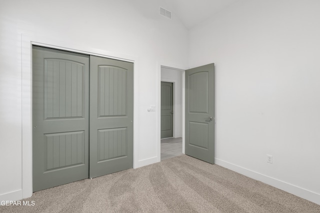 837 Paseo Serra Ct, El Paso, TX 79928 - unfurnished bedroom featuring carpet, high vaulted ceiling, and a closet