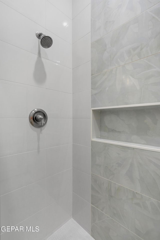 837 Paseo Serra Ct, El Paso, TX 79928 - bathroom with tiled shower