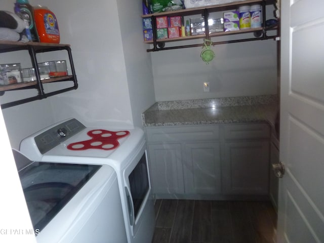 929 Pecos River Dr, El Paso, TX 79932 - laundry area with independent washer and dryer and dark wood-style flooring