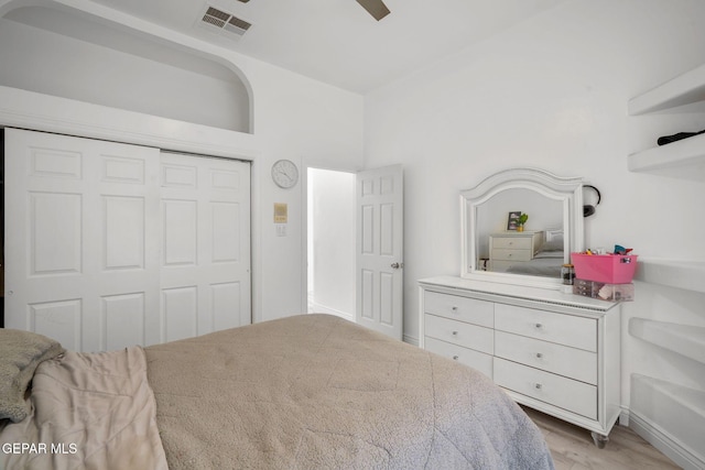 12247 Chisholm Pass Dr, El Paso, TX 79936 - bedroom featuring light wood-type flooring, a closet, and ceiling fan