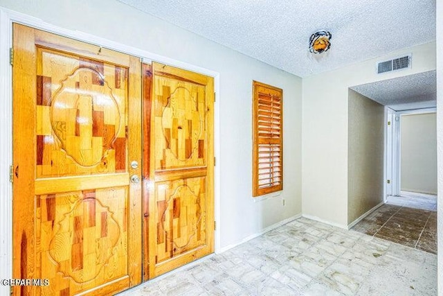 1944 Ratner Cir, El Paso, TX 79936 - entryway featuring a textured ceiling and baseboards