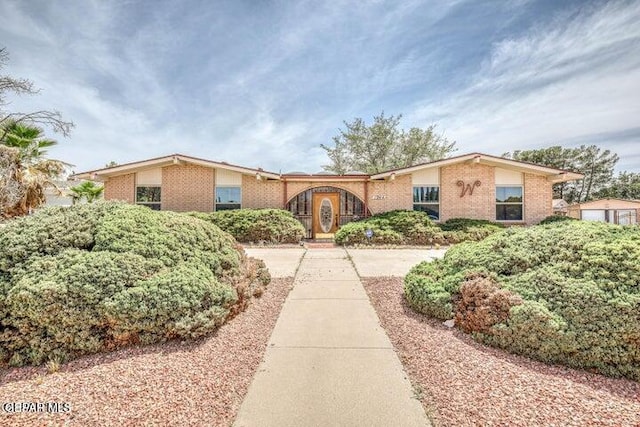 1944 Ratner Cir, El Paso, TX 79936 - single story home with brick siding