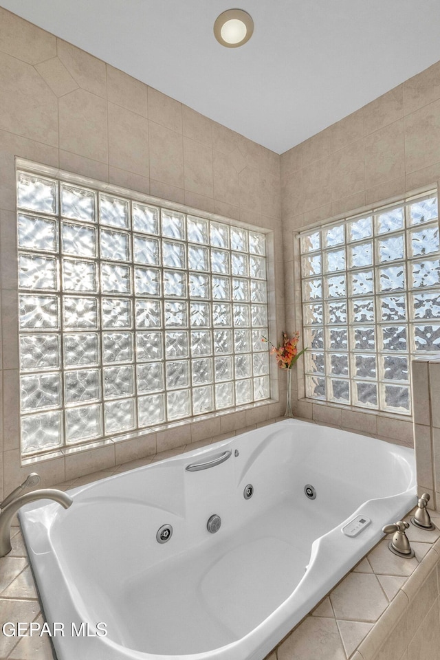 41 Sun Point Ln, El Paso, TX 79912 - bathroom featuring a jetted tub