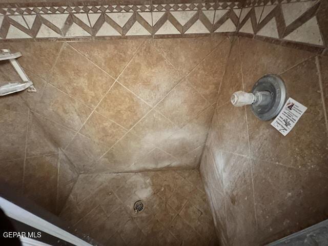 209 Durrill Rd, El Paso, TX 79915 - bathroom view of tiled shower
