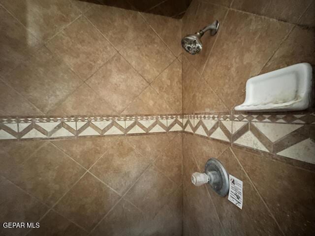 209 Durrill Rd, El Paso, TX 79915 - bathroom view of tiled shower
