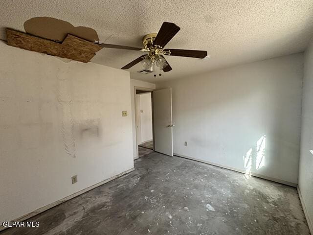 209 Durrill Rd, El Paso, TX 79915 - empty room with concrete floors, a textured ceiling, and a ceiling fan