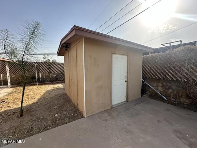 209 Durrill Rd, El Paso, TX 79915 - view of outdoor structure with a fenced backyard