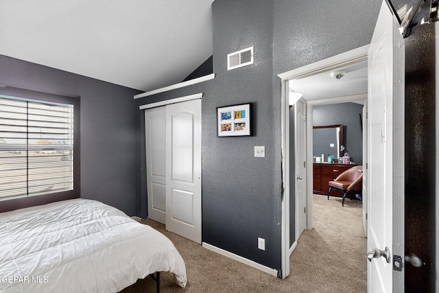 4640 Beacham St, El Paso, TX 79938 - bedroom featuring a textured wall, lofted ceiling, carpet, and a closet