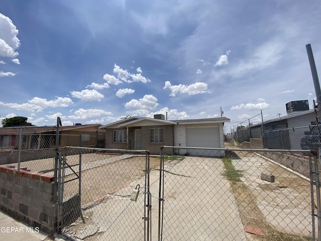 1017 Gloria St, El Paso, TX 79907 - photo 2