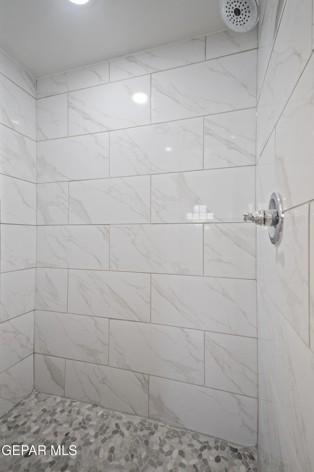 224 Penbridge Pl, El Paso, TX 79928 - full bath featuring tiled shower