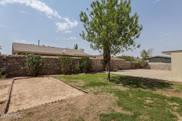 1615 Opossum Cir, Horizon City, TX 79928 - fenced backyard with a patio area