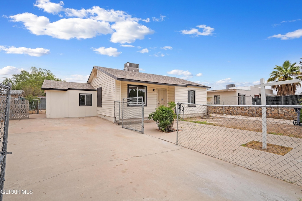 7607 Monterrey Dr, El Paso, TX 79915 - photo 1