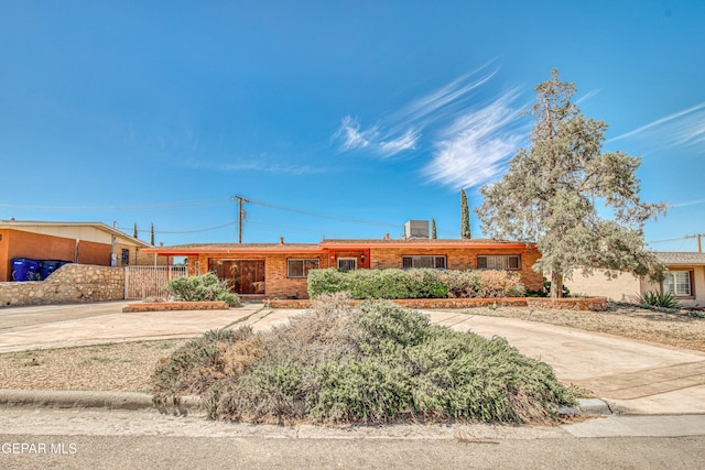 4301 Larchmont Dr, El Paso, TX 79902 - photo 1