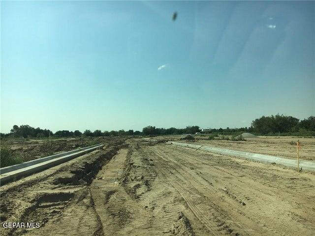 807 Ts Daniel Cadena Dr, Socorro, TX 79927 - photo 5
