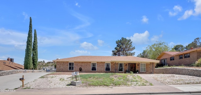3220 Zion Ln, El Paso, TX 79904 - photo 1