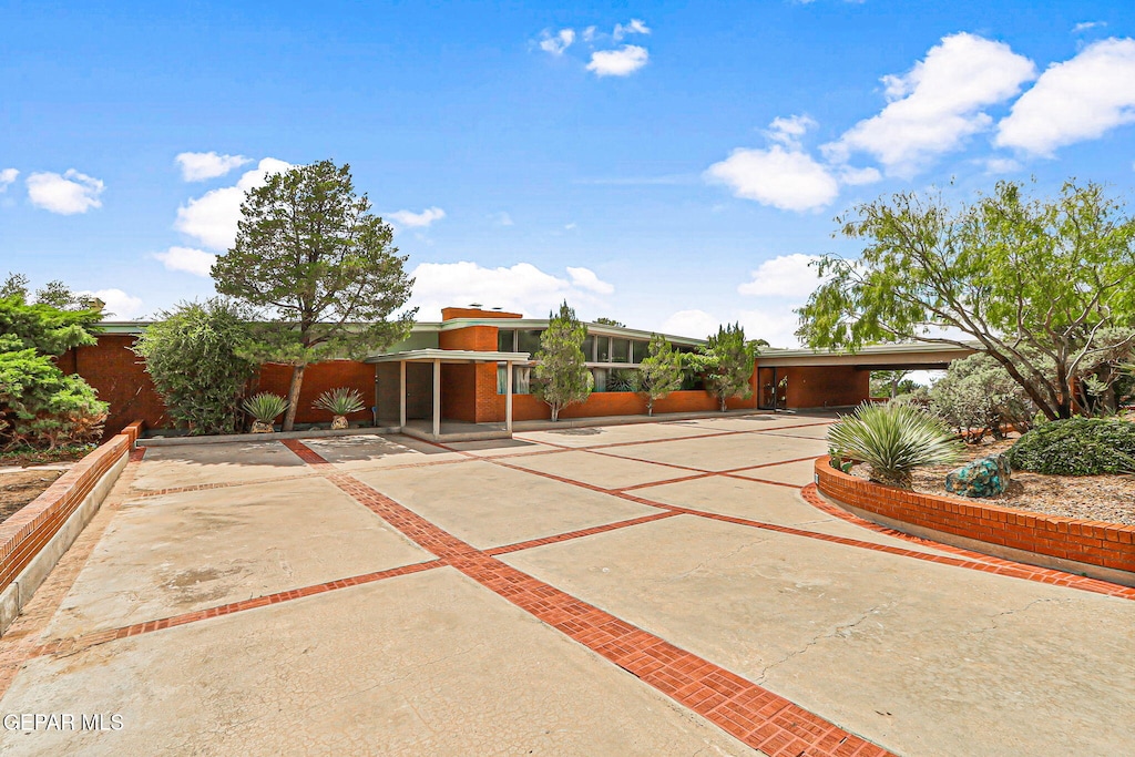 1209 Thunderbird Dr, El Paso, TX 79912 - photo 1
