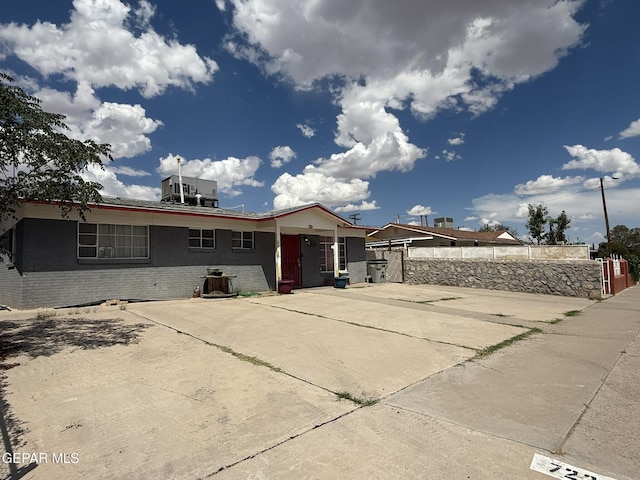 7223 Wilcox Dr, El Paso, TX 79915 - photo 2