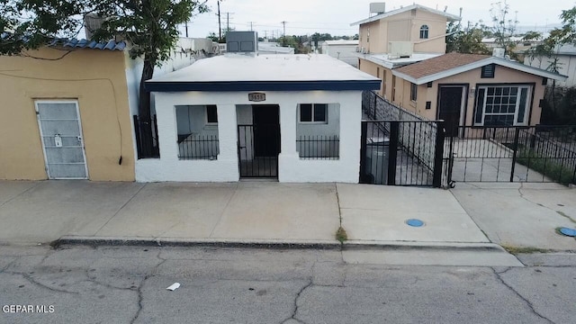 5658 Dailey Ave, El Paso, TX 79905 - photo 2